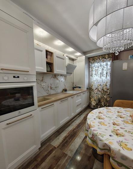 Apartament cu 3 camere decomandat, mobilat în Florești
