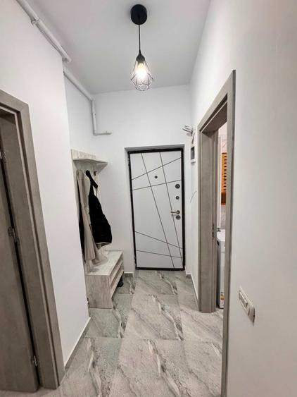 Garsonieră decomandată în Roșu