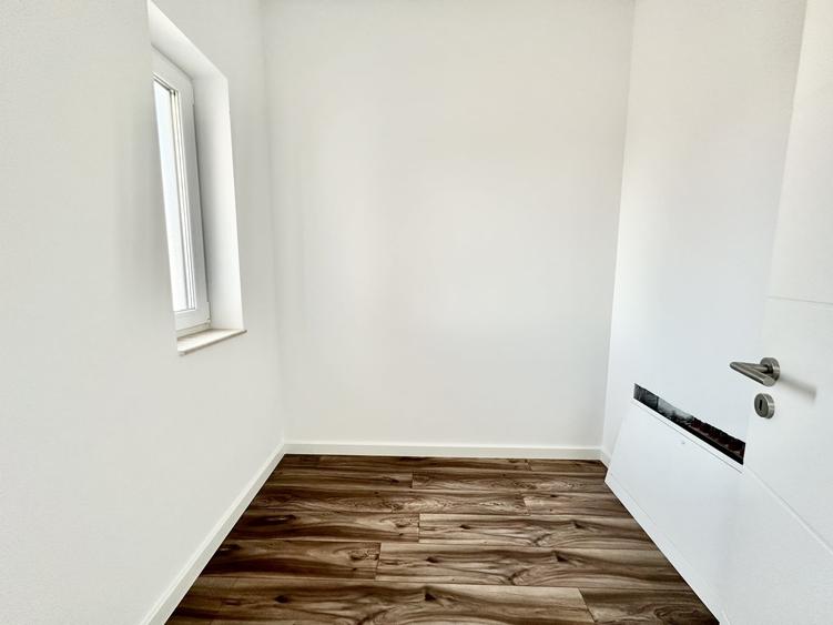 Duplex cu 5 camere cu Canalizare în Moșnița Veche