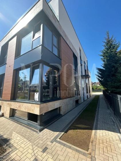 Apartament cu 4 camere semidecomandat în Andrei Mureșanu