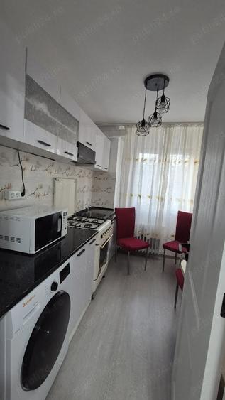 Apartament cu 3 camere semidecomandat în Militari