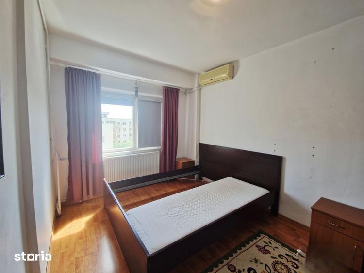 Apartament cu 4 camere decomandat în Tei