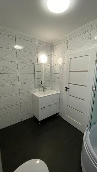Apartament cu 3 camere semidecomandat în Florești