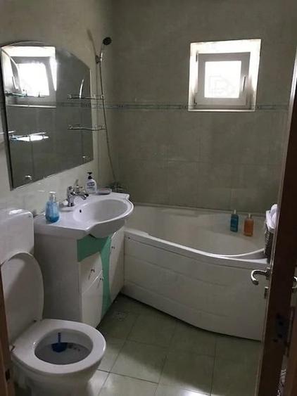 Apartament cu 3 camere semidecomandat în Inel II