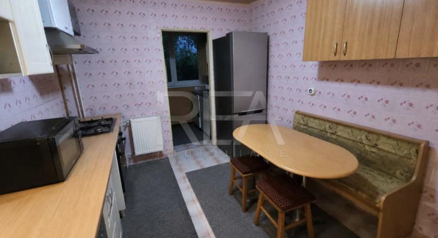 Apartament cu 4 camere decomandat, mobilat în Gorjului