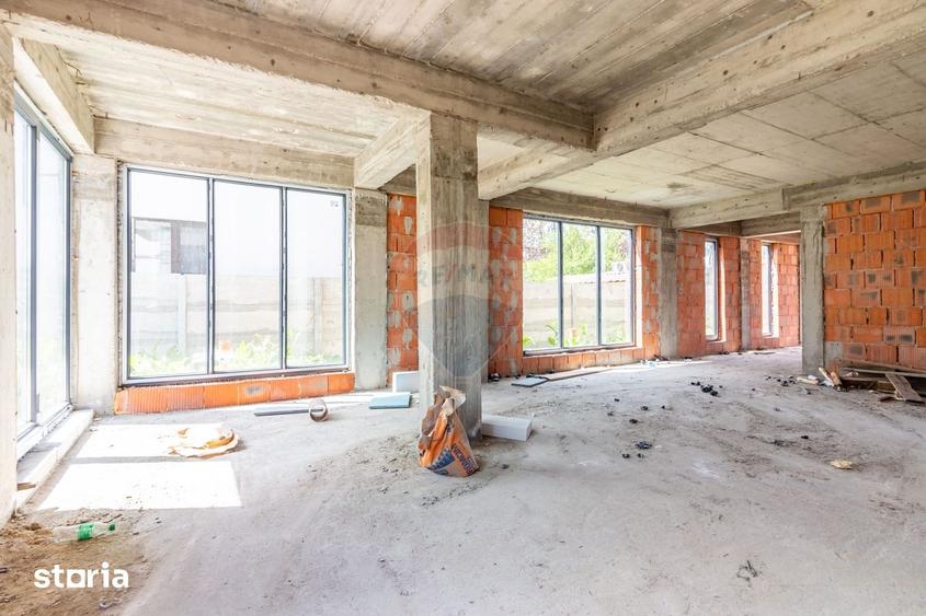 Casă cu 5 camere cu Teren 264 Mp în Central