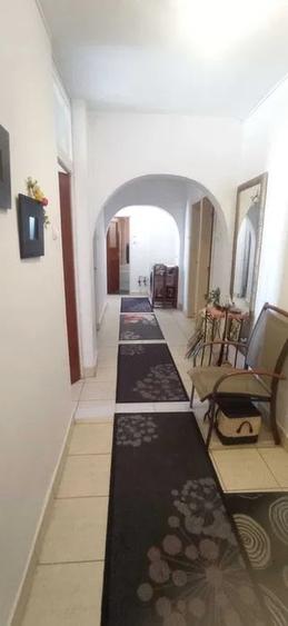 Apartament cu 3 camere decomandat în Teiul Doamnei