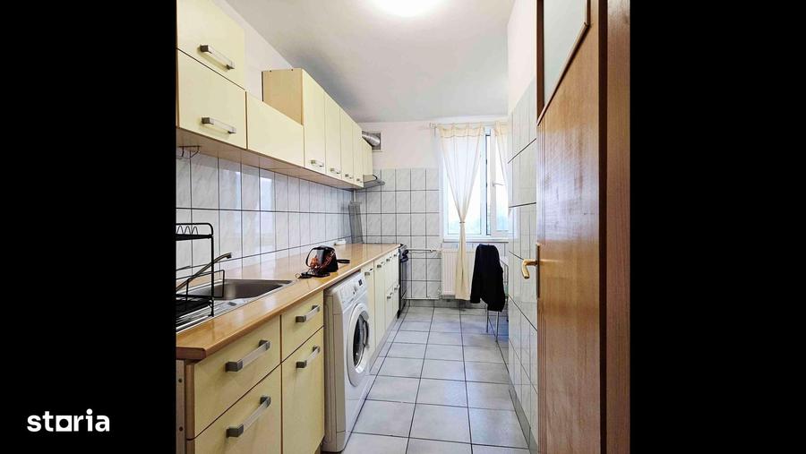 Apartament cu 8 camere decomandat în Drumul Taberei