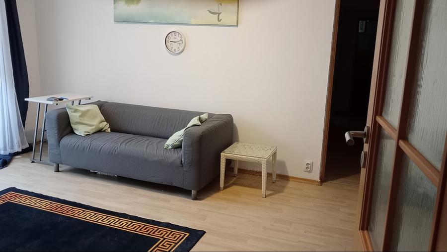 Apartament cu 3 camere semidecomandat în Titan