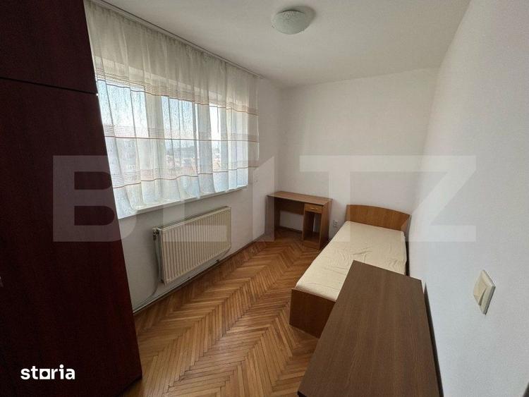 Apartament cu 4 camere decomandat în Cetate