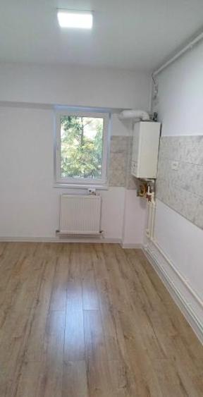 Apartament cu 2 camere decomandat în Trocadero