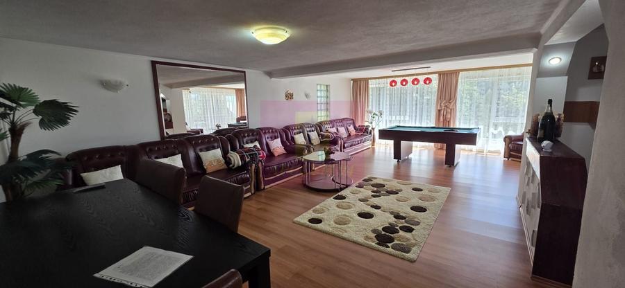 Casă individuală cu 7 camere cu Canalizare în Central