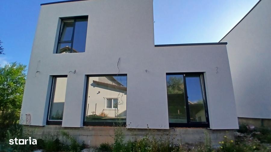 Casă cu 4 camere cu Teren 250 Mp în Tilișca