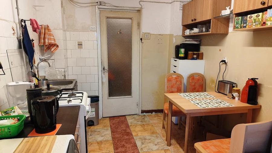 Apartament cu 4 camere semidecomandat în Obor