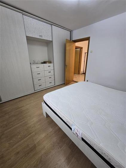 Apartament cu 4 camere decomandat în 13 Septembrie