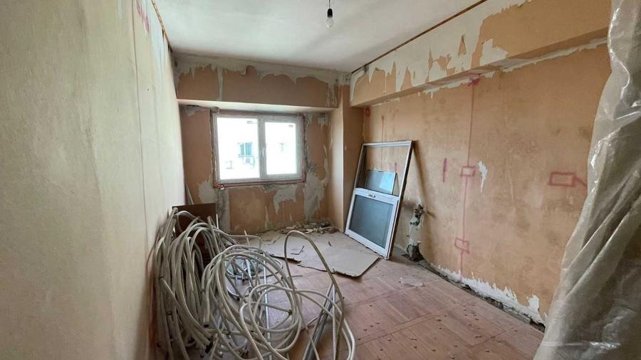 Apartament cu 4 camere decomandat în Central