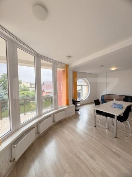 Casă individuală cu 9 camere cu Canalizare în Dâmbul Rotund