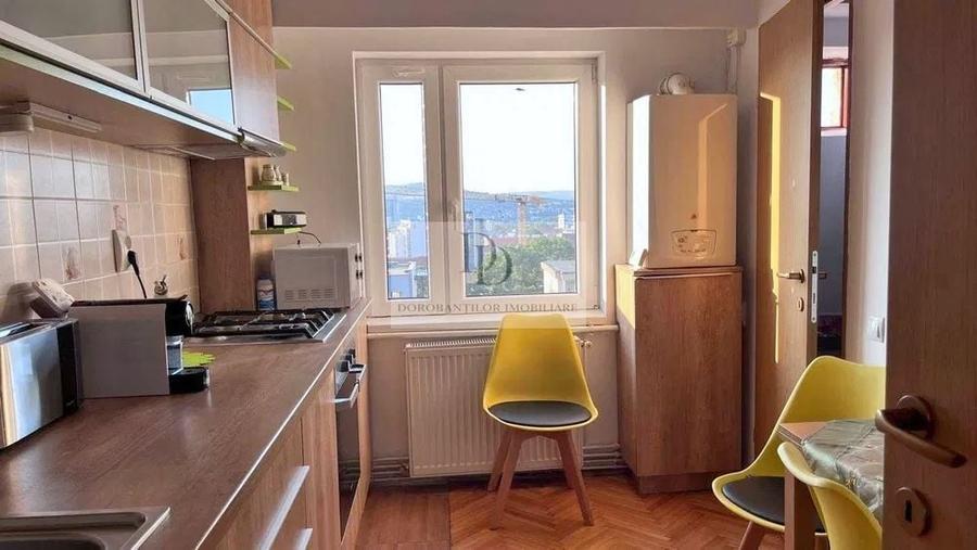 Apartament cu 3 camere decomandat, mobilat în Central