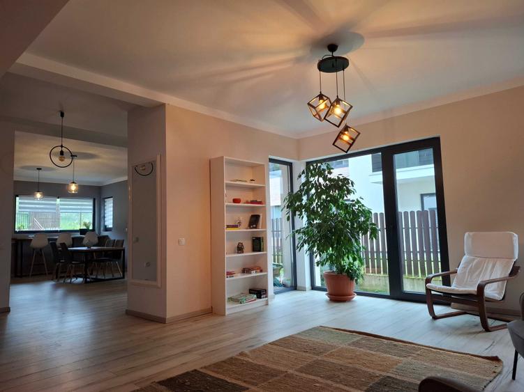 Casă cu 4 camere cu Teren 475 Mp în Câmpului