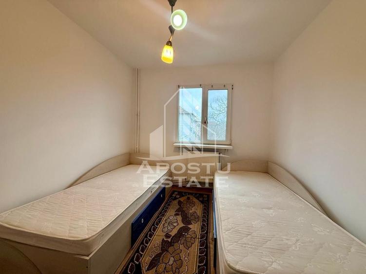 Apartament cu 4 camere semidecomandat, mobilat în Gheorghe Lazăr