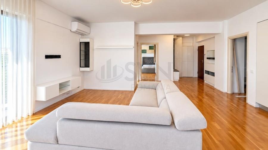 Apartament cu 3 camere decomandat în Băneasa