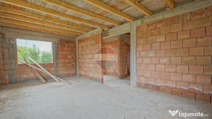 Casă cu 4 camere cu Teren 365 Mp în Hălchiu
