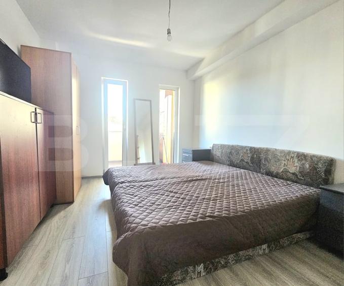 Apartament cu 3 camere semidecomandat, mobilat în Aradului