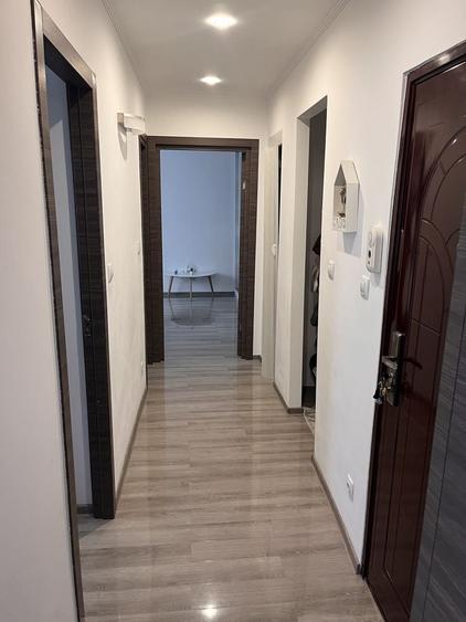 Apartament cu 3 camere semidecomandat în Central