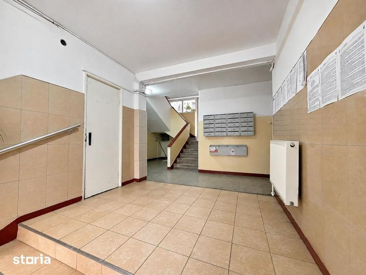 Apartament cu 3 camere decomandat în Titan
