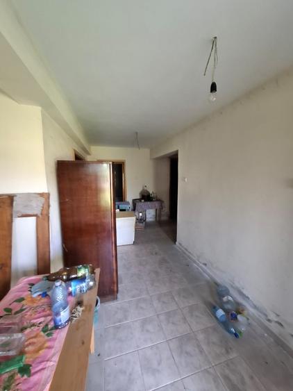 Casă individuală cu 6 camere cu Teren 4500 Mp în Novaci