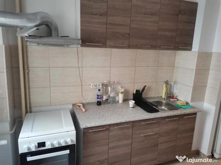 Apartament cu 3 camere decomandat în Iancului