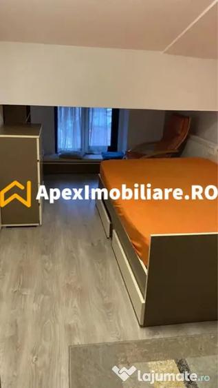 Apartament cu 3 camere semidecomandat în 1 Mai