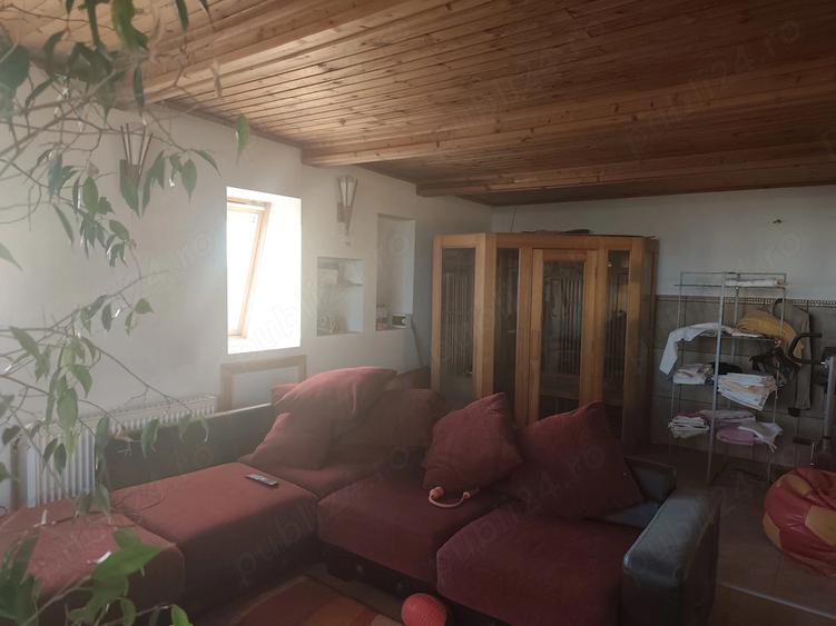Casă cu 5 camere cu Teren 875 Mp în Ciolpani