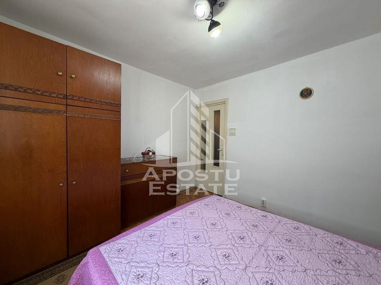 Apartament cu 3 camere decomandat, mobilat în Lipovei