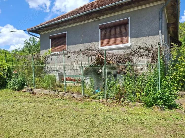 Casă cu 3 camere în Tomești