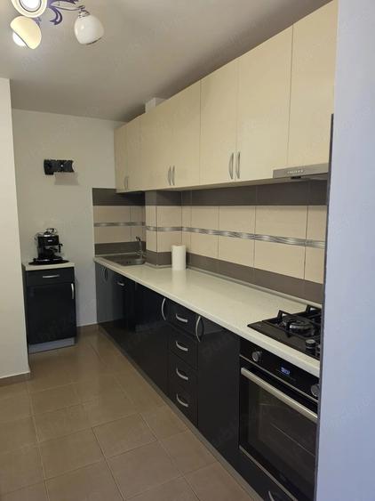 Apartament cu 3 camere decomandat în E3