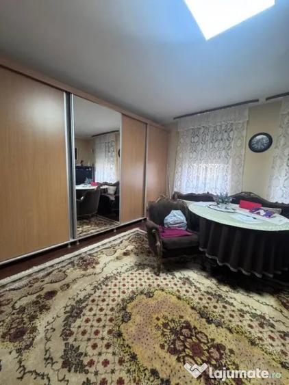 Casă cu 8 camere cu Teren 700 Mp în Rădăuți