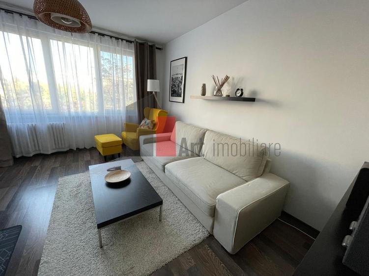 Apartament cu 2 camere decomandat în Sala Palatului