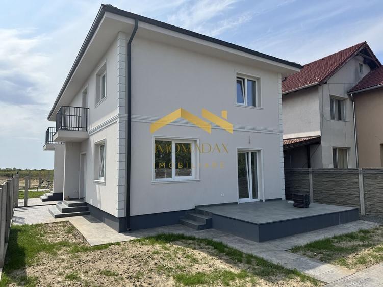 Duplex cu 4 camere cu Canalizare în Utvin