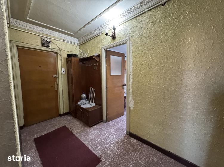 Apartament cu 5 camere decomandat în Nicolae Titulescu