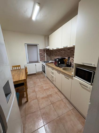 Apartament cu 3 camere semidecomandat în Micălaca