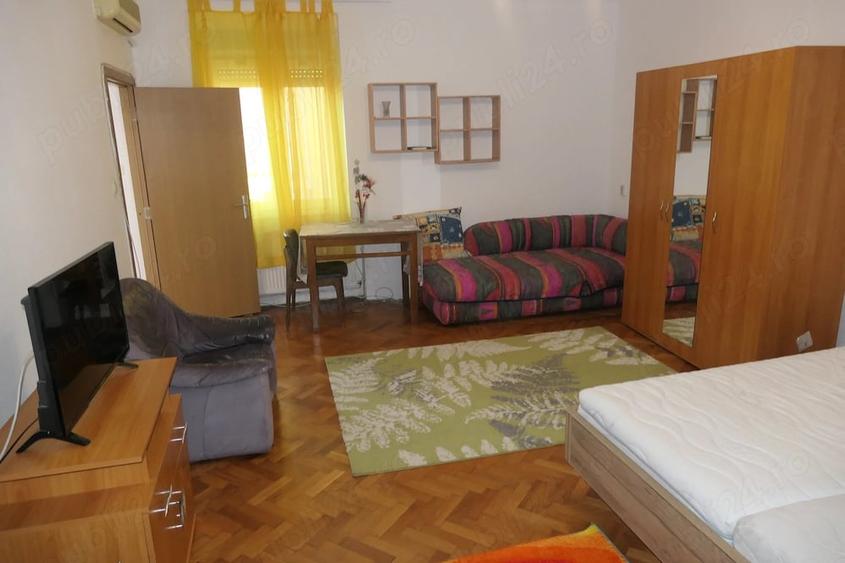Garsonieră decomandată în Central