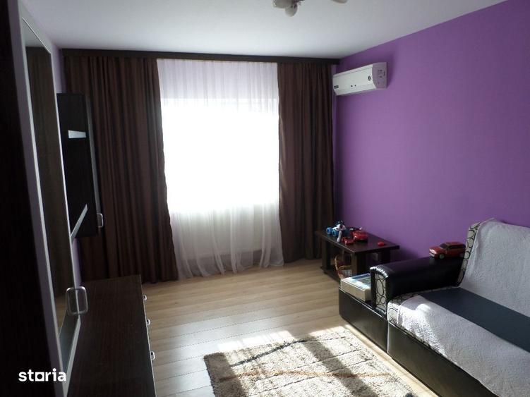 Apartament cu 3 camere decomandat în Mihai Bravu