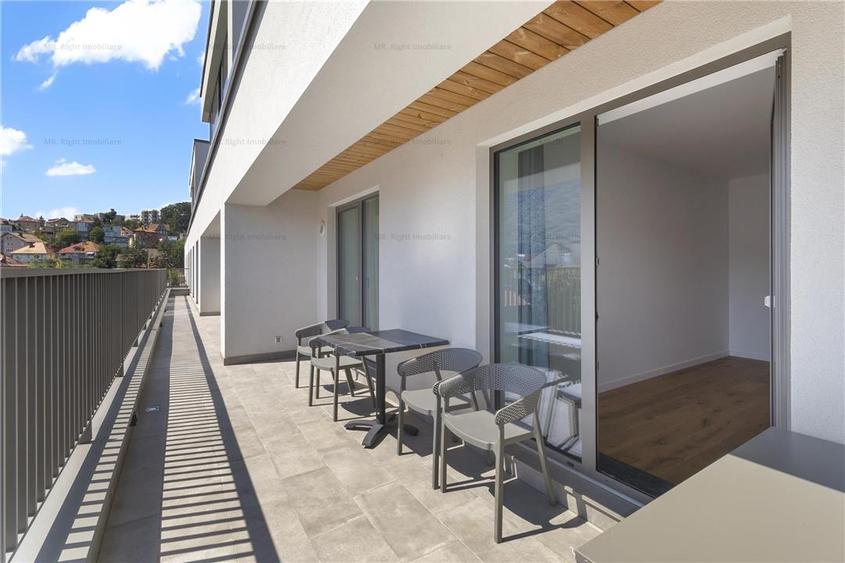 Apartament cu 3 camere decomandat, mobilat în Central