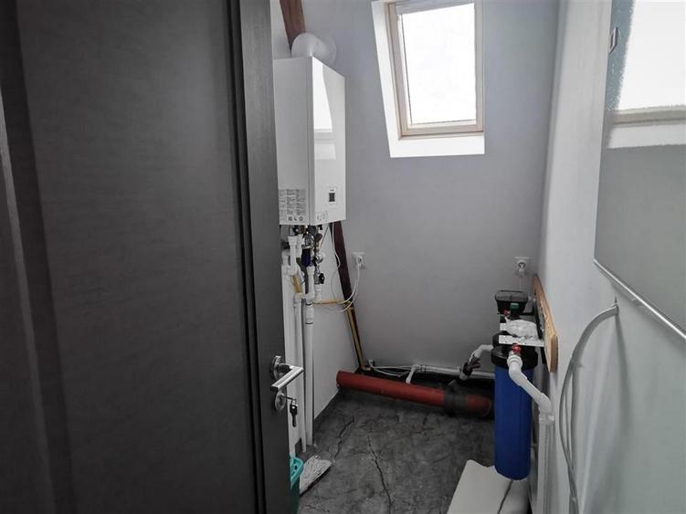 Casă individuală cu 6 camere cu Canalizare în Ipotești