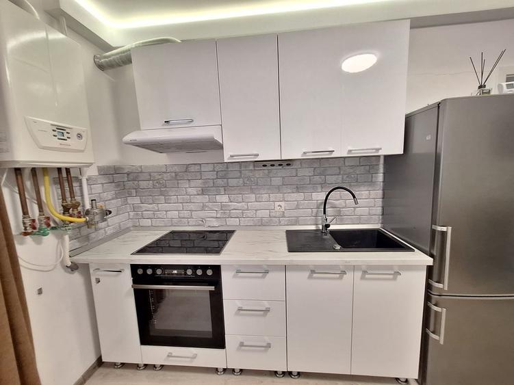 Apartament cu 3 camere semidecomandat în Florești