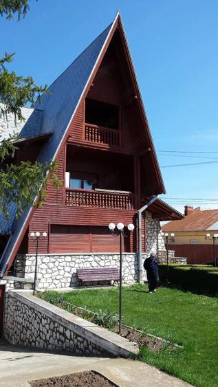 Casă cu 8 camere cu Teren 2473 Mp în Găgeni