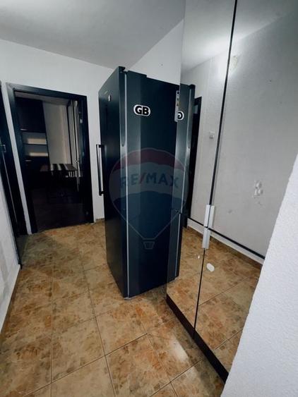 Apartament cu 4 camere decomandat, mobilat în 1 Mai