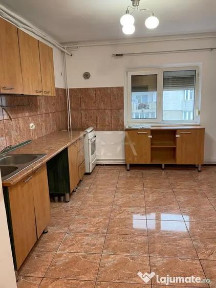 Apartament cu 3 camere decomandat în 13 Septembrie
