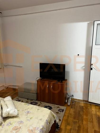 Apartament cu 2 camere semidecomandat, mobilat în Boema